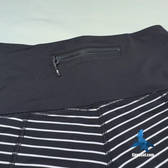 1076 lululemon Runday Crop - Size 4 - Parallel Stripe Black/White - Picture 8 of 14